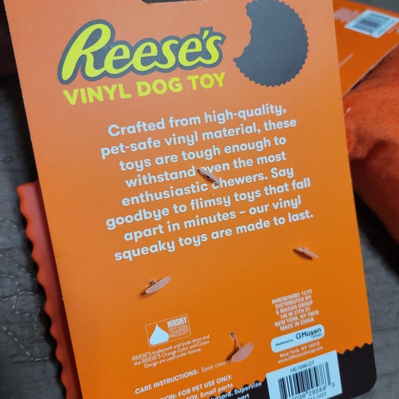 Set of 2 Reese’s Peanut Butter Cup squeaker crinkle squeaky toy plush toys NEW - Picture 7 of 9